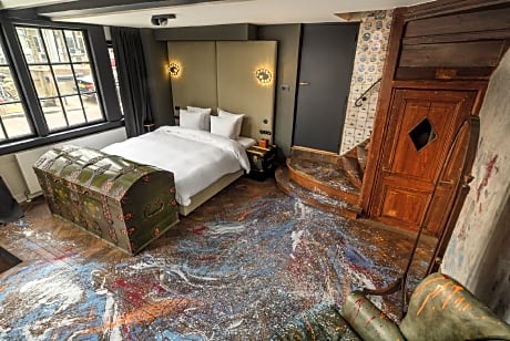 The Artist Deluxe Room