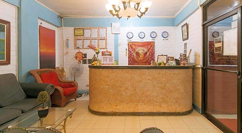 RedDoorz @ La Maria Pension and Tourist Inn