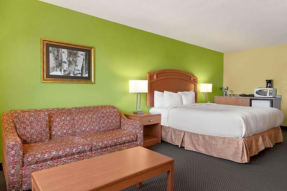 Days Inn & Suites by Wyndham Thompson