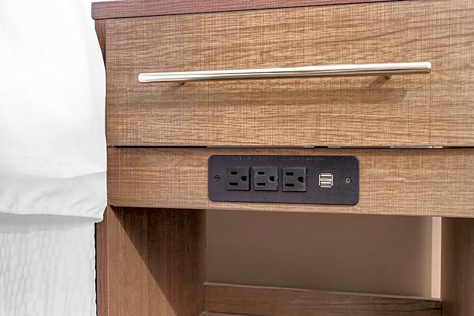 Red Roof PLUS+ Jamaica, NY - JFK Airport 