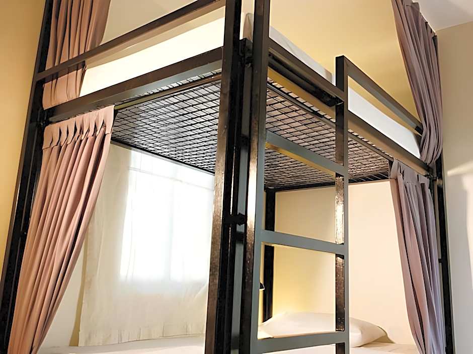 Mad Monkey Dumaguete