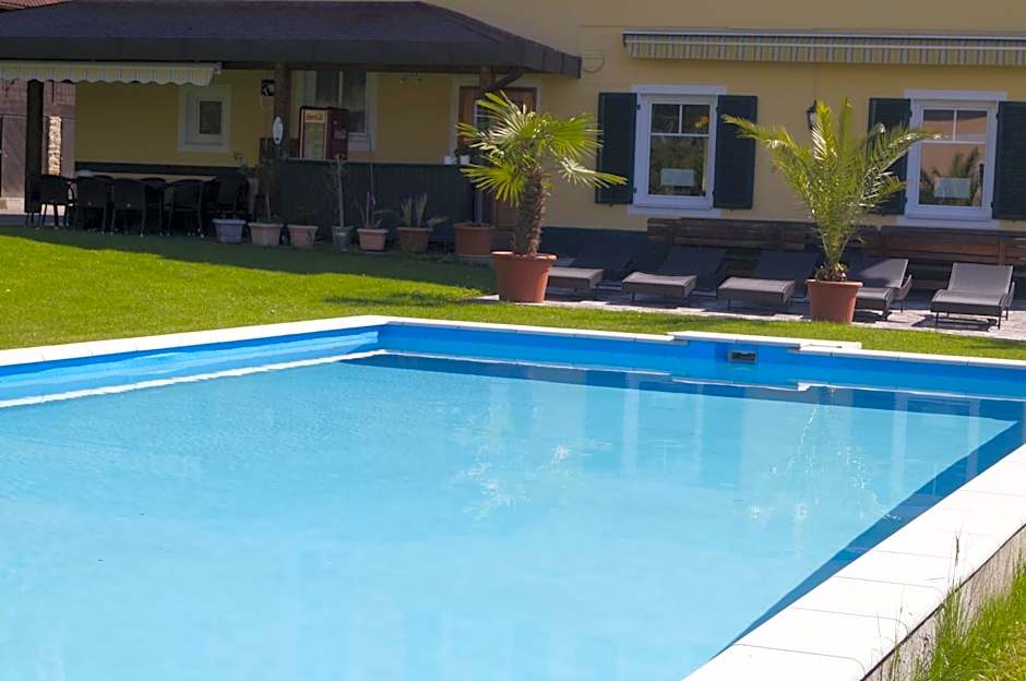 Pension DOBERNIG - CONTACTLESS CHECK IN/STAY