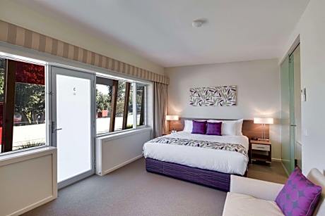 Executive Suite with Private Spa Bath