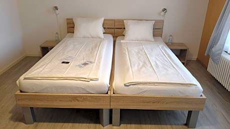 Zweibettzimmer mit Gemeinschaftsbad und TV ohne Balkon