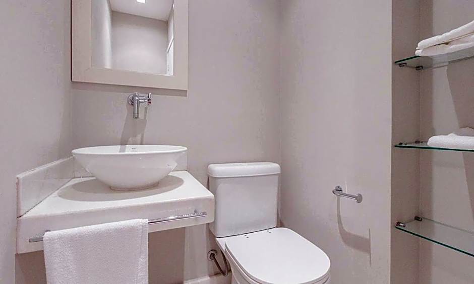 Tabas Maravilhoso apê 3 quartos Leblon LB0035