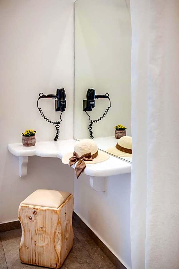 Cyclades Hotel