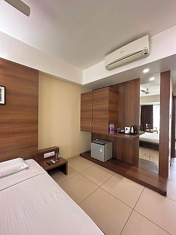 Hotel 3 Leaves