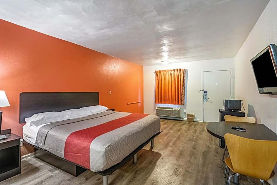 Motel 6-Portsmouth, VA