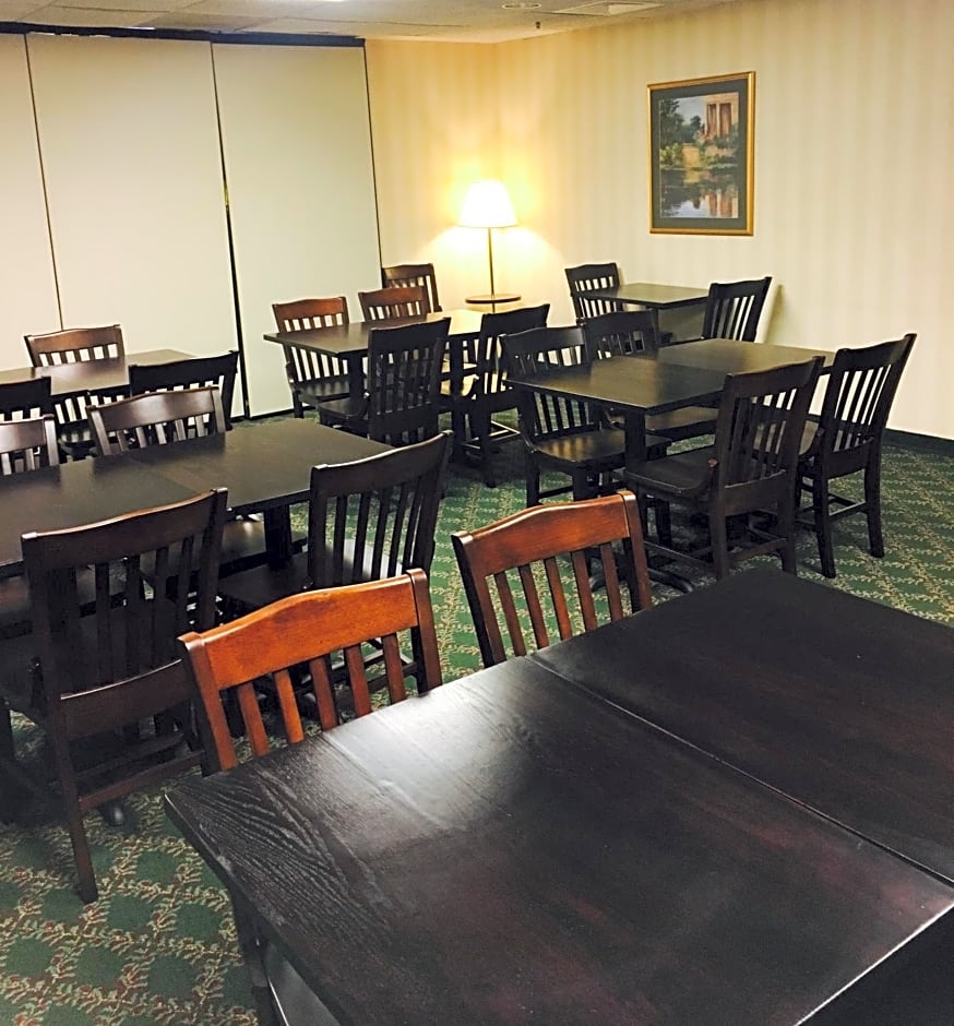Greystone Inn & Suites