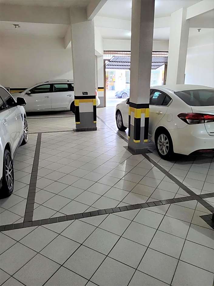 Apartamento 200 metros da praia 03 quartos com ar condicionado - Meia Praia - Itapema