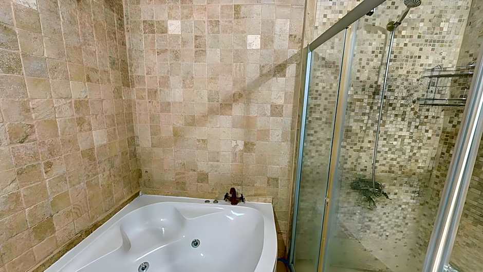 Elegance Cave Suites