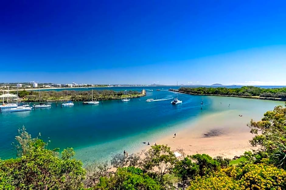 Breathtaking Views - Point Cartwright Bliss