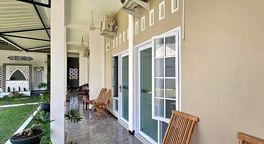 Guest House Saqeena Syariah near Blitar Park RedPartner