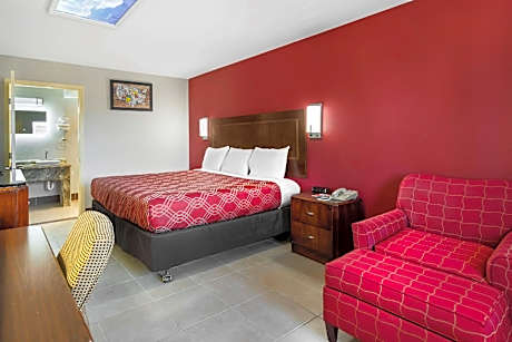 1 King Bed, Smoking, Upgrade