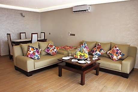 Deluxe Suite with Sea View