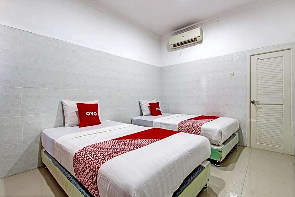 OYO 93011 Hotel Griya Lestari Pati 2