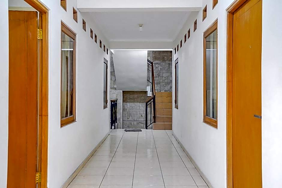 OYO Life 90035 Merci Club