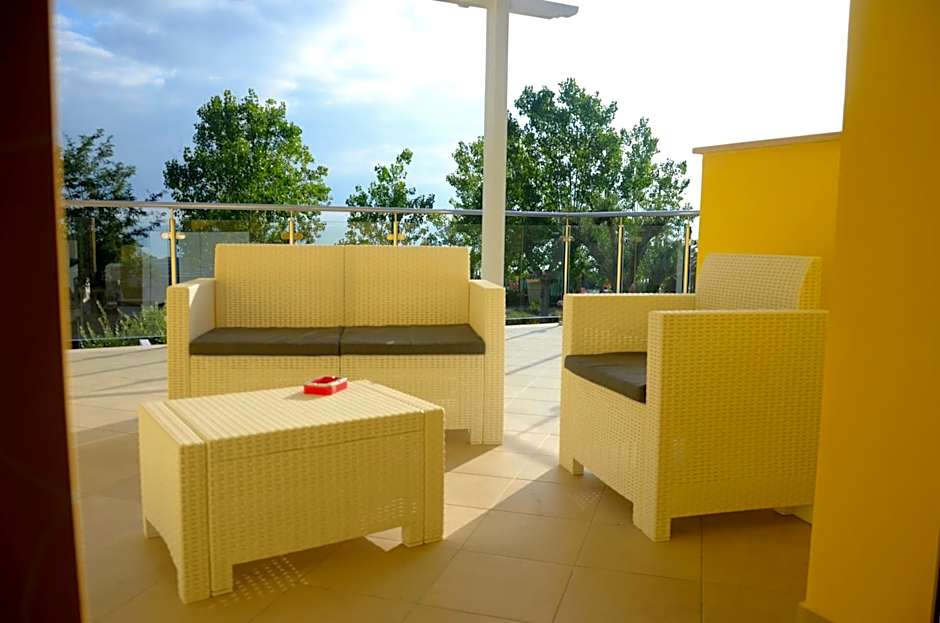 Hotel Baia Di Trainiti