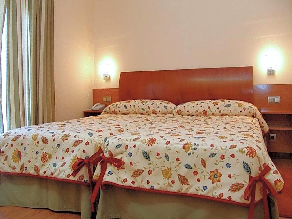 Zdjęcie 1 z 4 — 2 Beds
