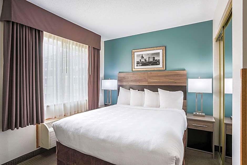 MainStay Suites Cedar Rapids North - Marion