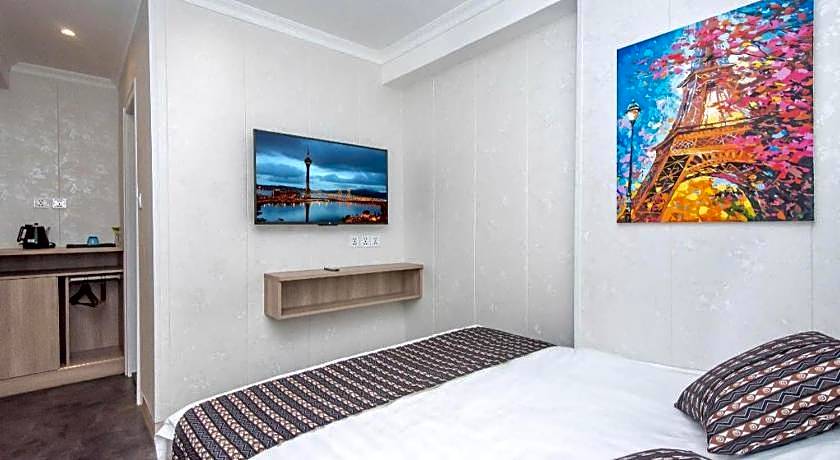 Holiday Hotel