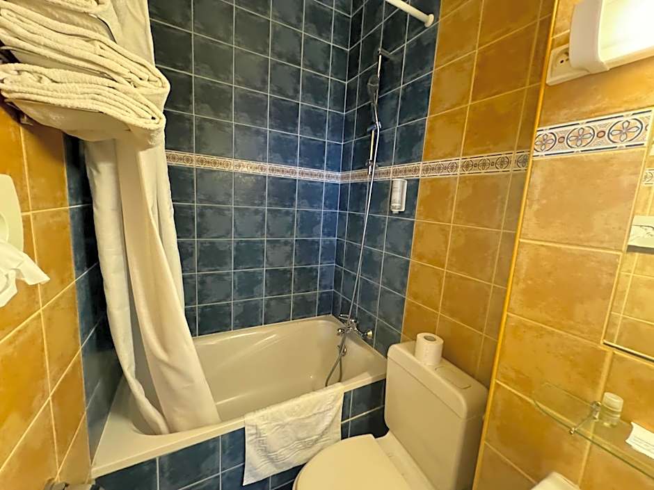 Hôtel Bosquet Pau Centre - Self Check In Budget Hotel