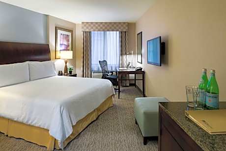 King Room with Roll-In Shower - Mobility Access