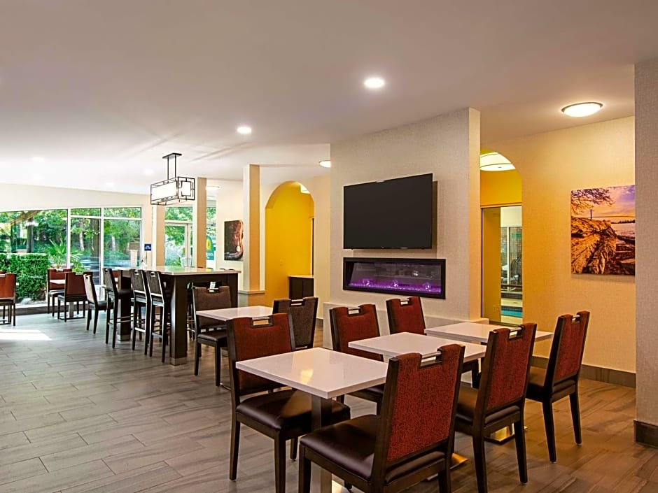 La Quinta Inn & Suites by Wyndham Vancouver Airport