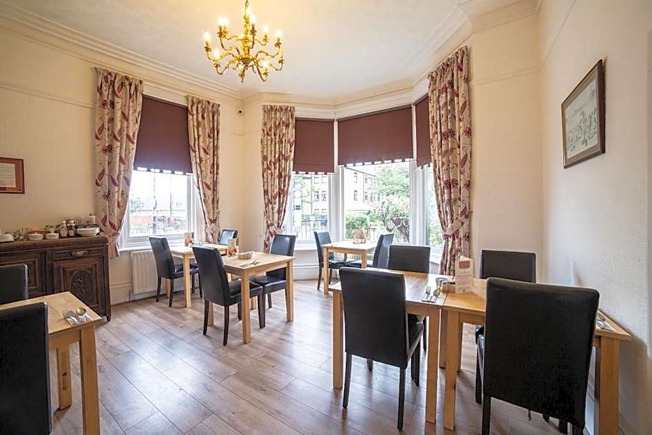 OYO The Douglas Hotel