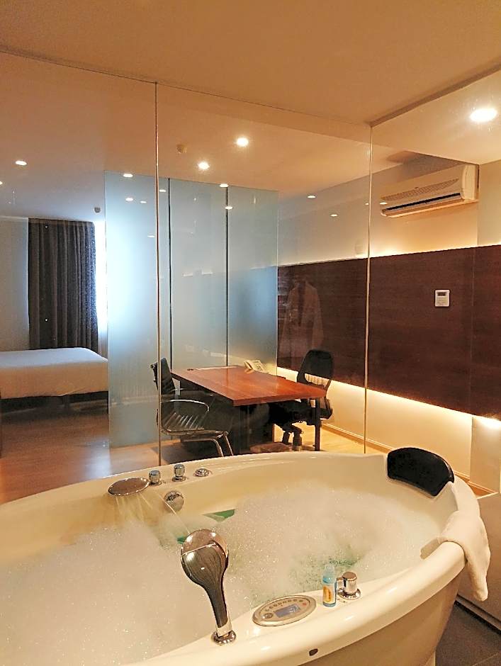 The Leverage Business Hotel (Bandar Baru Mergong)