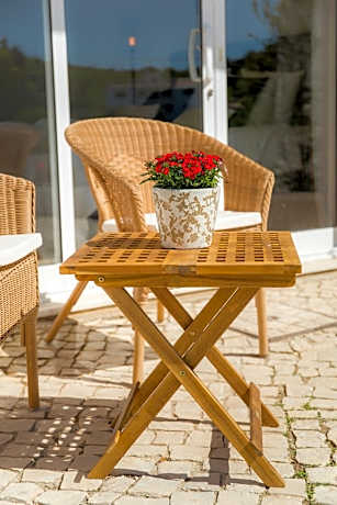 Queen Room with Pool View