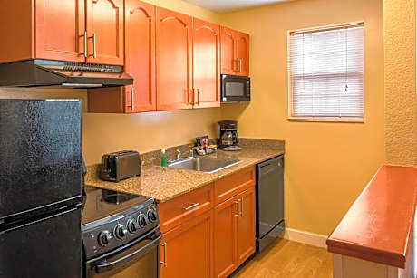 Queen Studio with Sofa Bed - Hearing Accessible