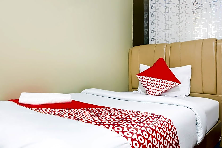 Vaccinated Staff - OYO 3046 Homestay Syariah Imah