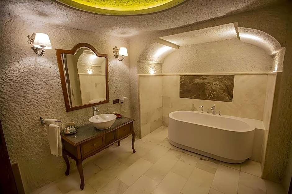 Artemis Cave Suites - Adults Only