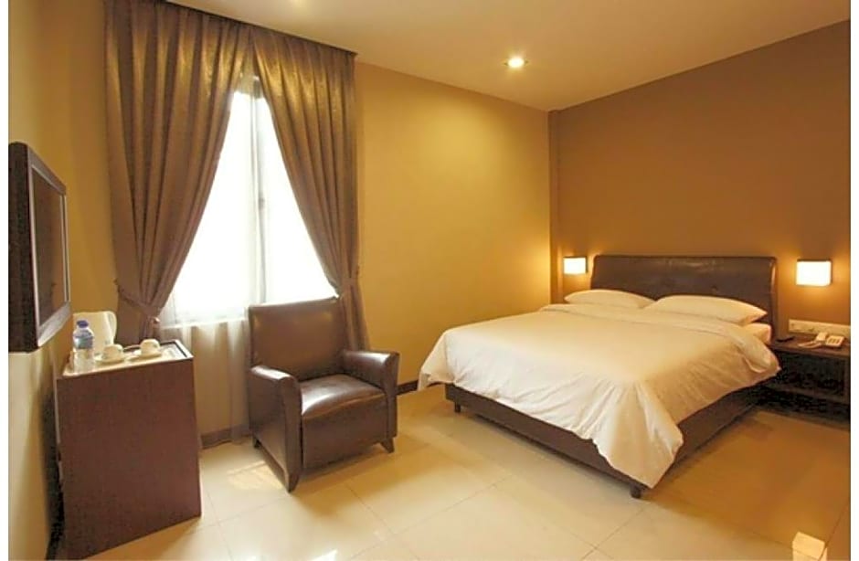 Capital O Rail Hotel