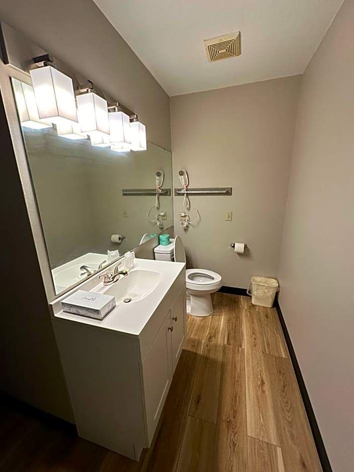 Days Inn and Suites by Wyndham Sikeston