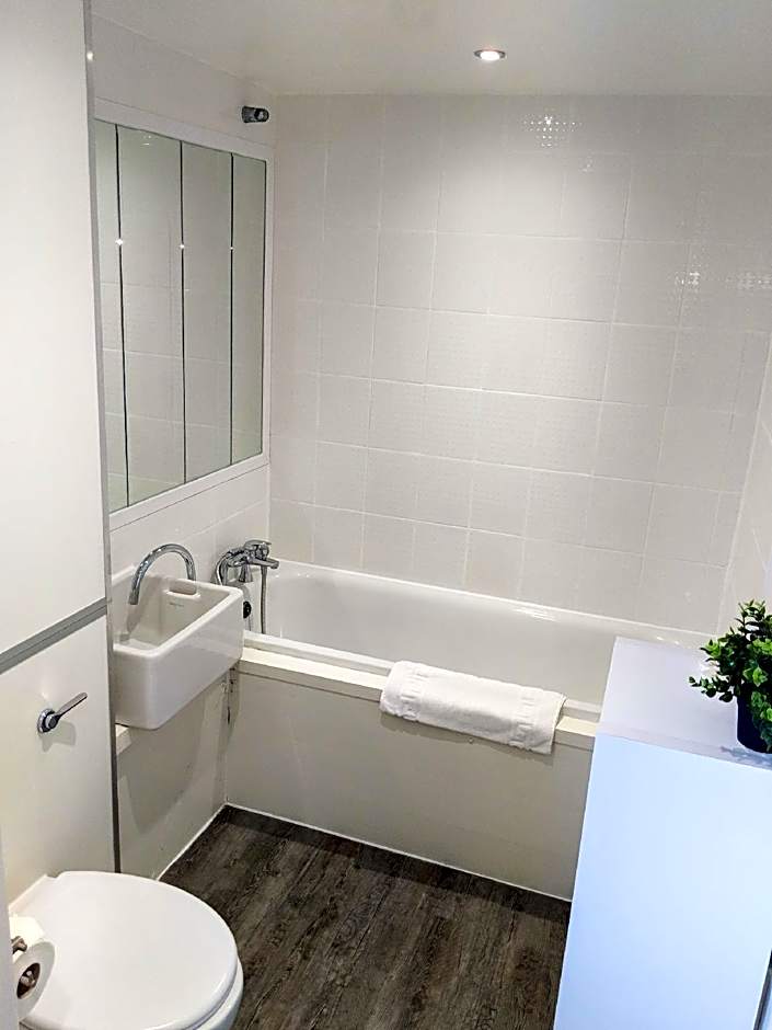 LT Grove Apartment - Stratford