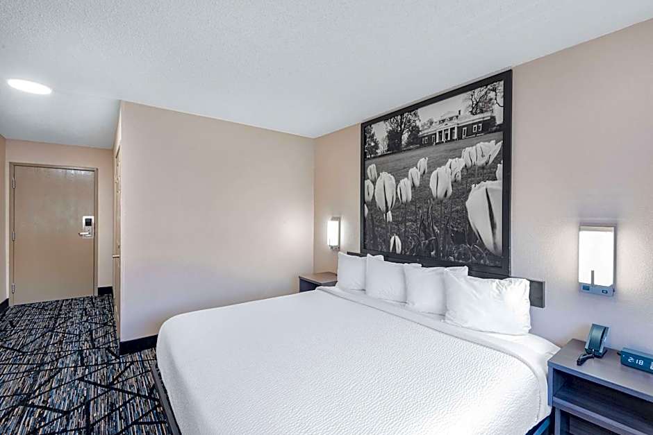 Super 8 by Wyndham Charlottesville