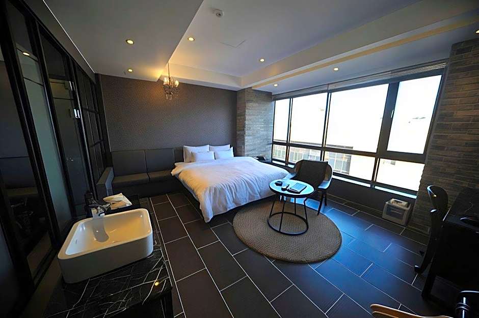 Almond Hotel Busan Station