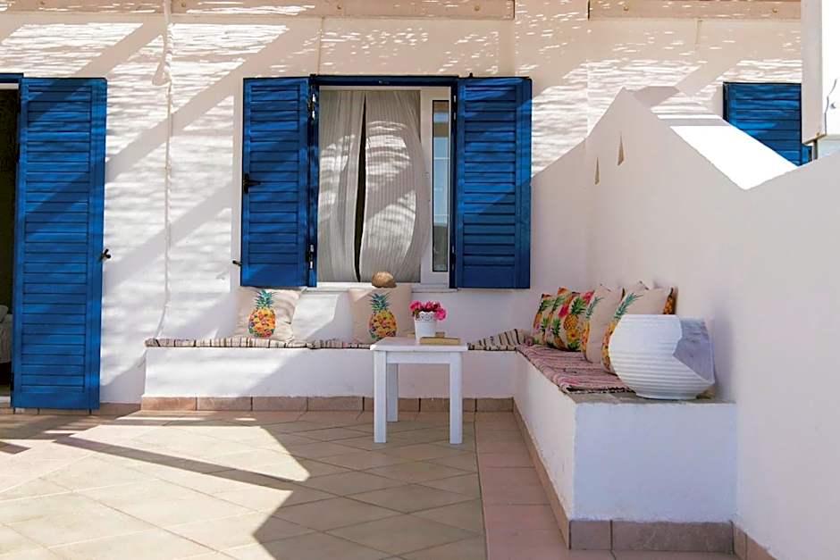 Armadoros Hotel / Ios Backpackers