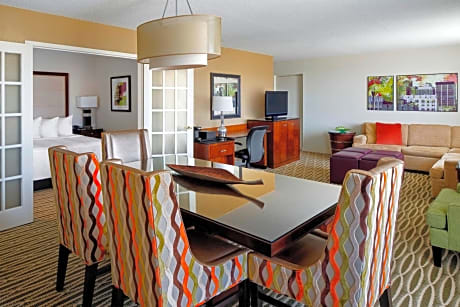 One Bedroom Suite, Concierge lounge access, 1 King