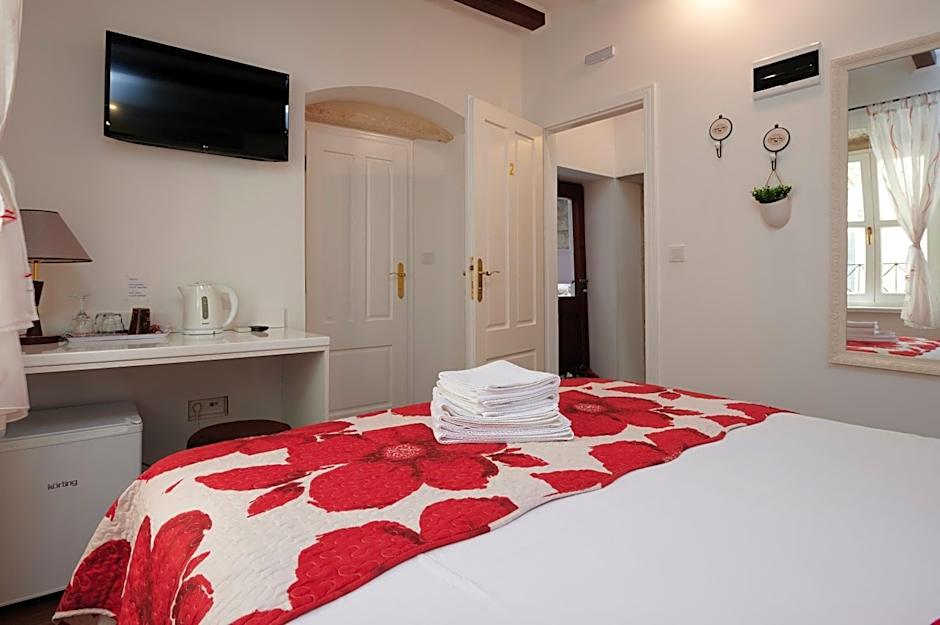 Palace Central Square