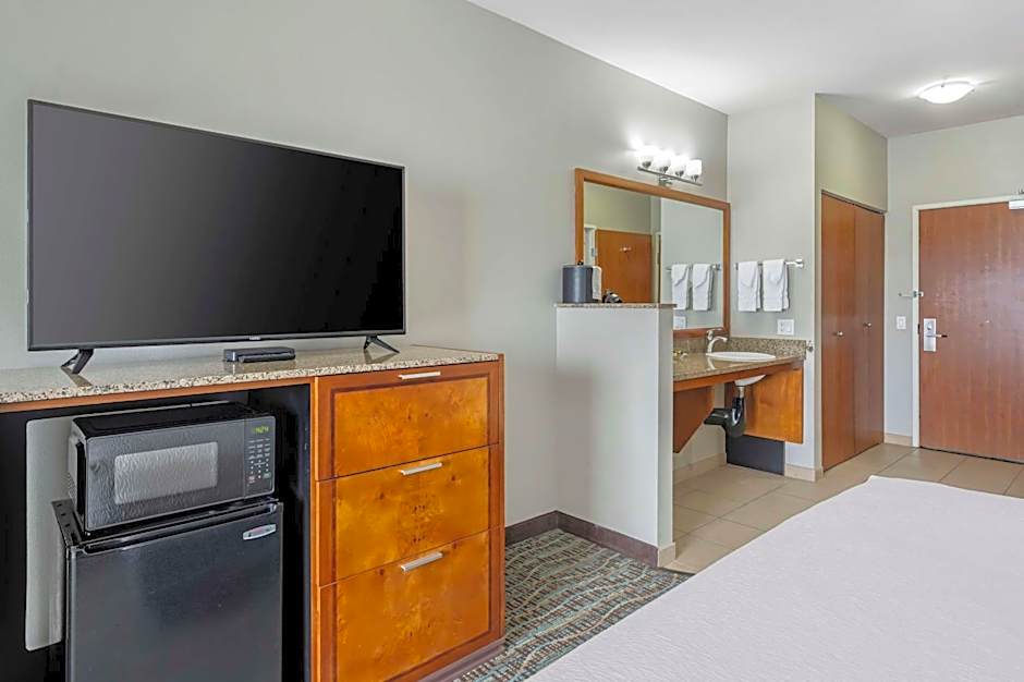 Best Western Plus Peppertree Inn At Omak