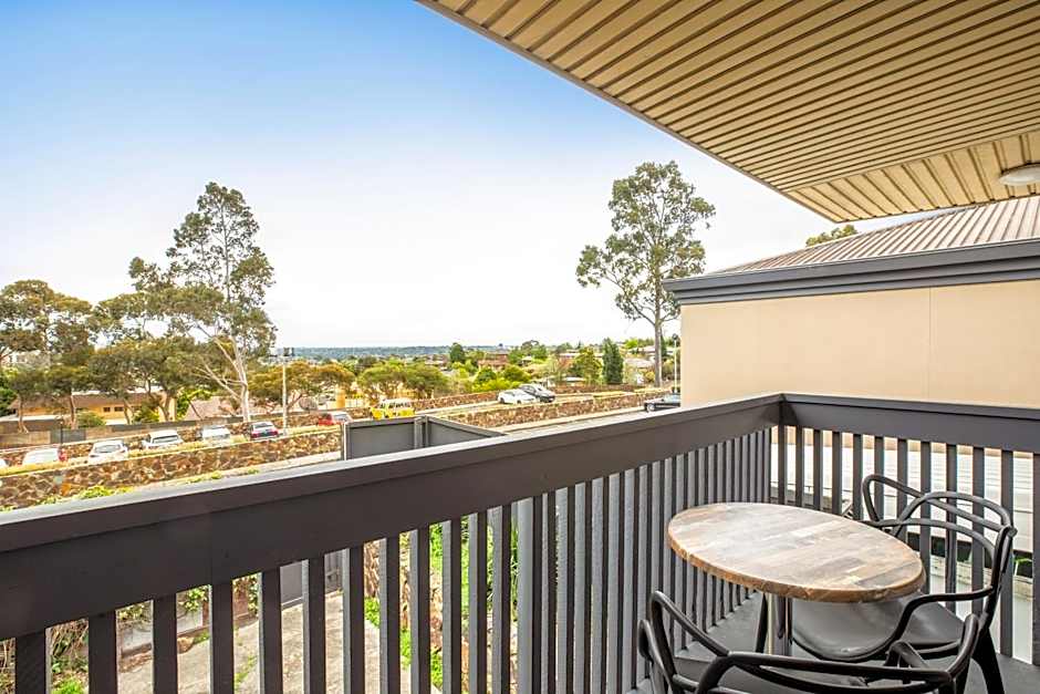 Nightcap at Shoppingtown Hotel