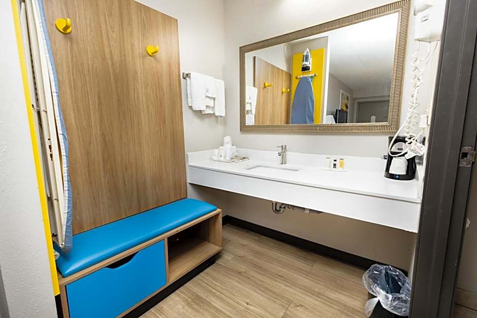 Days Inn by Wyndham Dayton Huber Heights Northeast