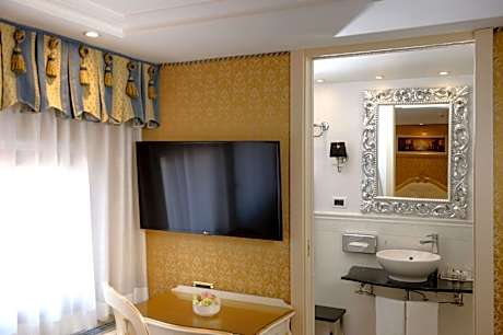 Single Room - Non-Smoking