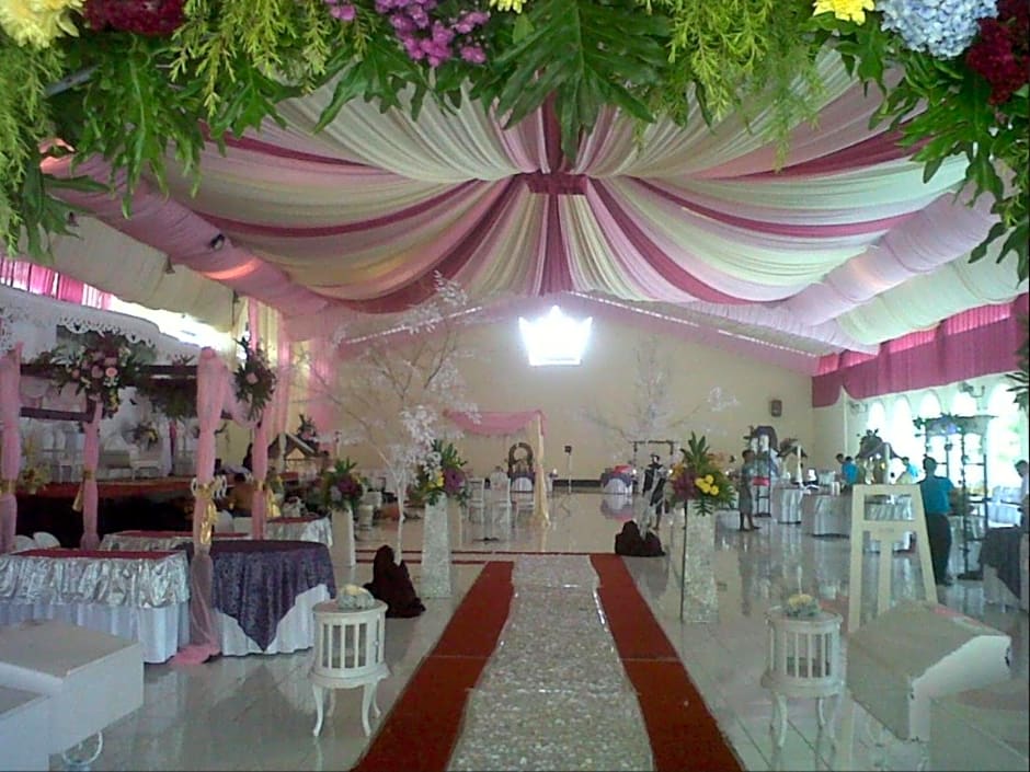 Mahkota Hotel Genteng