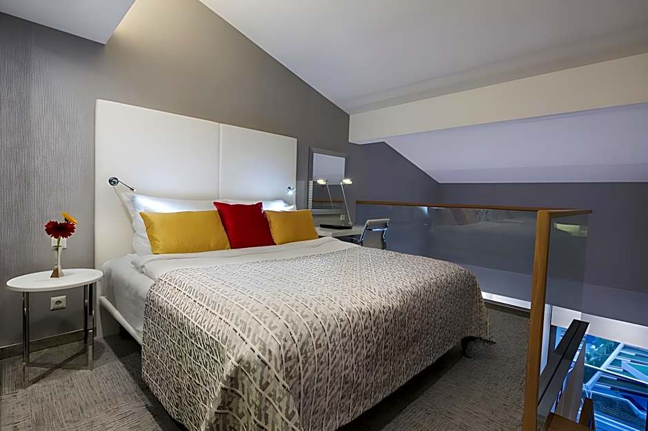 The Sense Deluxe Hotel