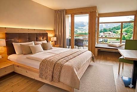 Two-Bedroom Apartment with Mountain View