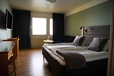 Standard King Room with Sea View